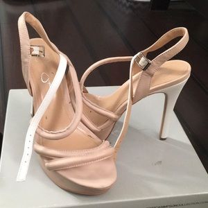Jessica Simpson sz 9 platform sandals- nude/white